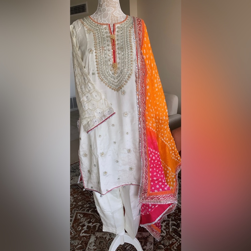 Pakistani chunri outfit